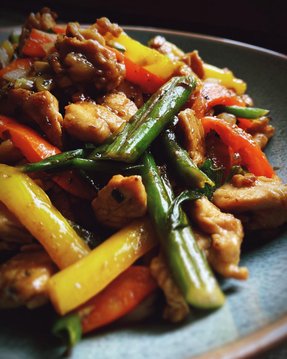 Close-up of a vibrant Low-Carb Chicken Stir Fry with colorful vegetables and tender chicken pieces.