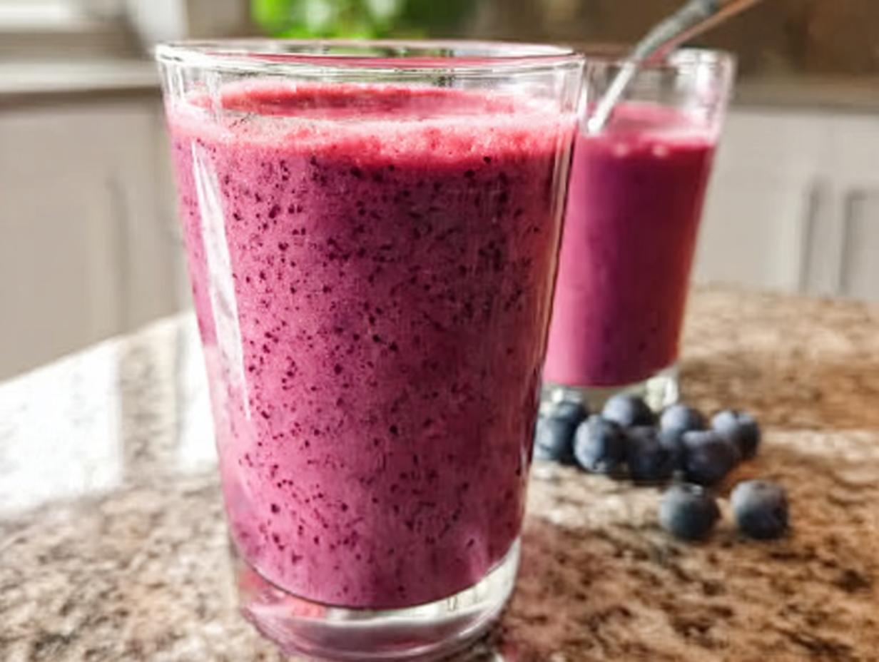 Berry Banana Smoothie: 1 Deliciously Creamy Treat