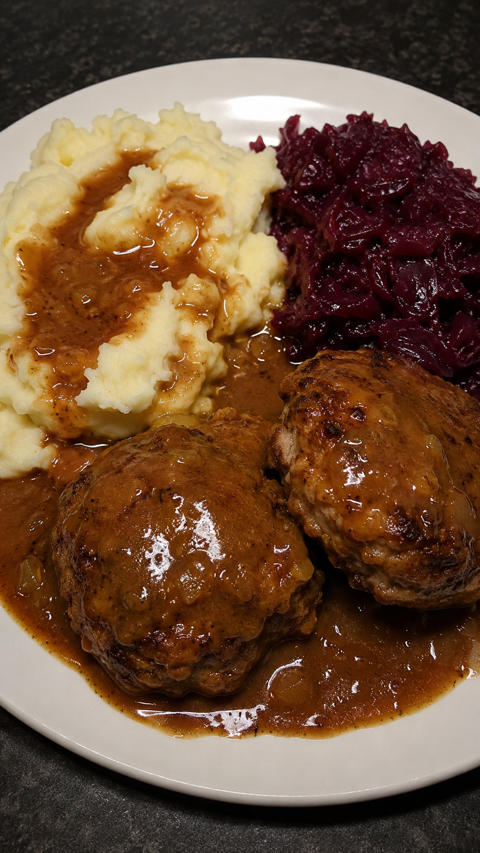 Rosenkohleintopf mit Hackbällchen – deftig, cremig & einfach immer gut